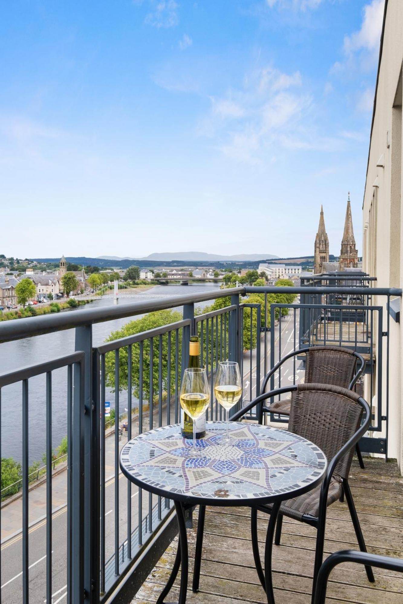 By The Bridge By Toppo Inverness Extérieur photo
