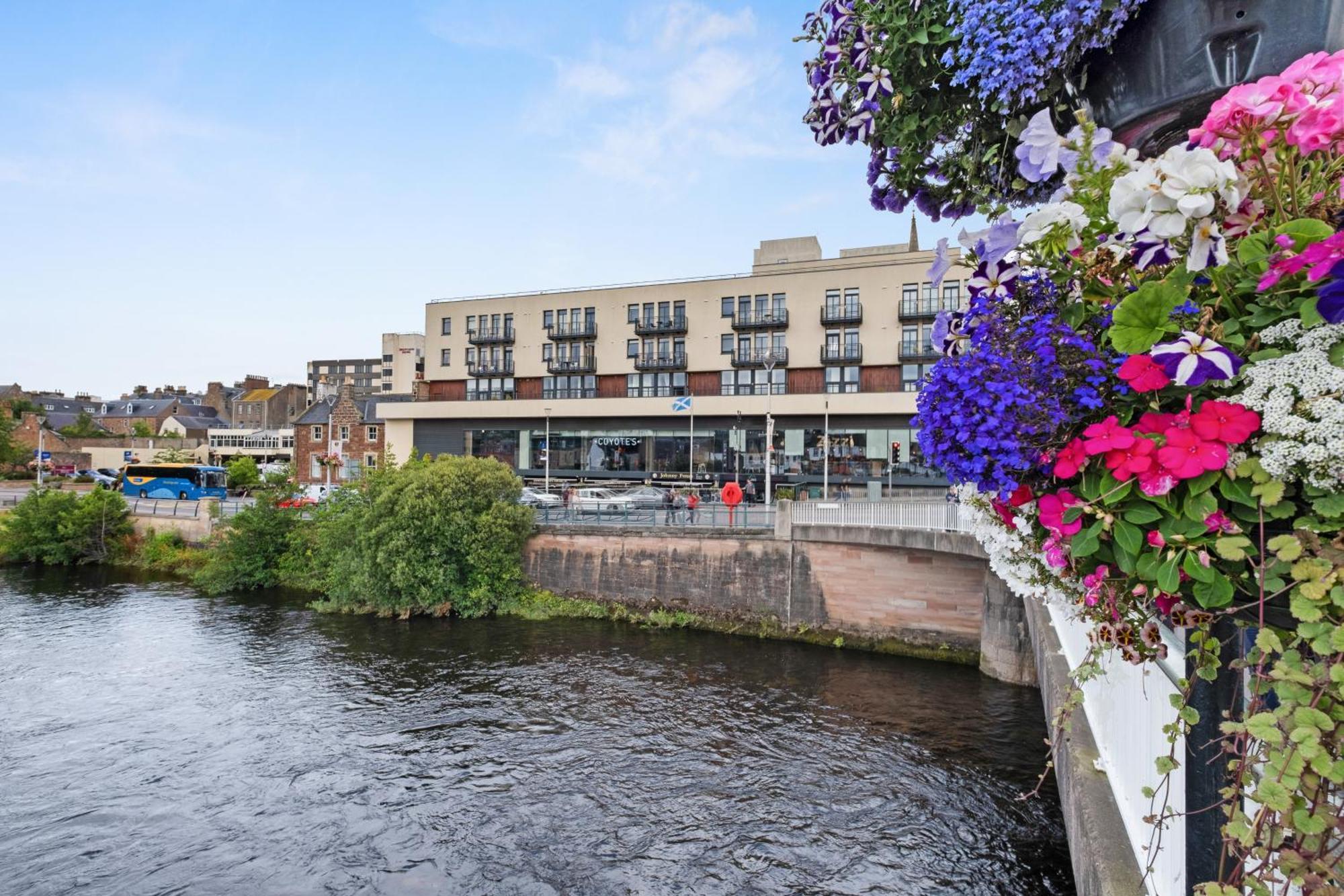 By The Bridge By Toppo Inverness Extérieur photo